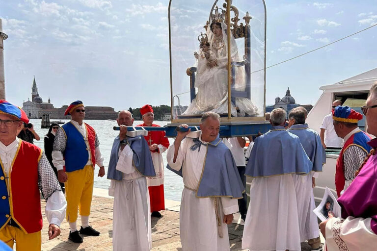 madonna-della-salute-arriva-a-venezia