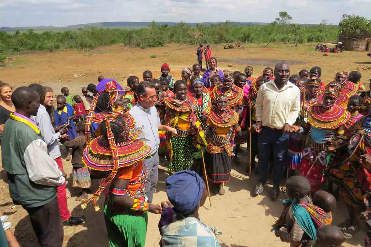 don-giacomo-benedizione-scuola-e-cappella-ol-moran-kenya