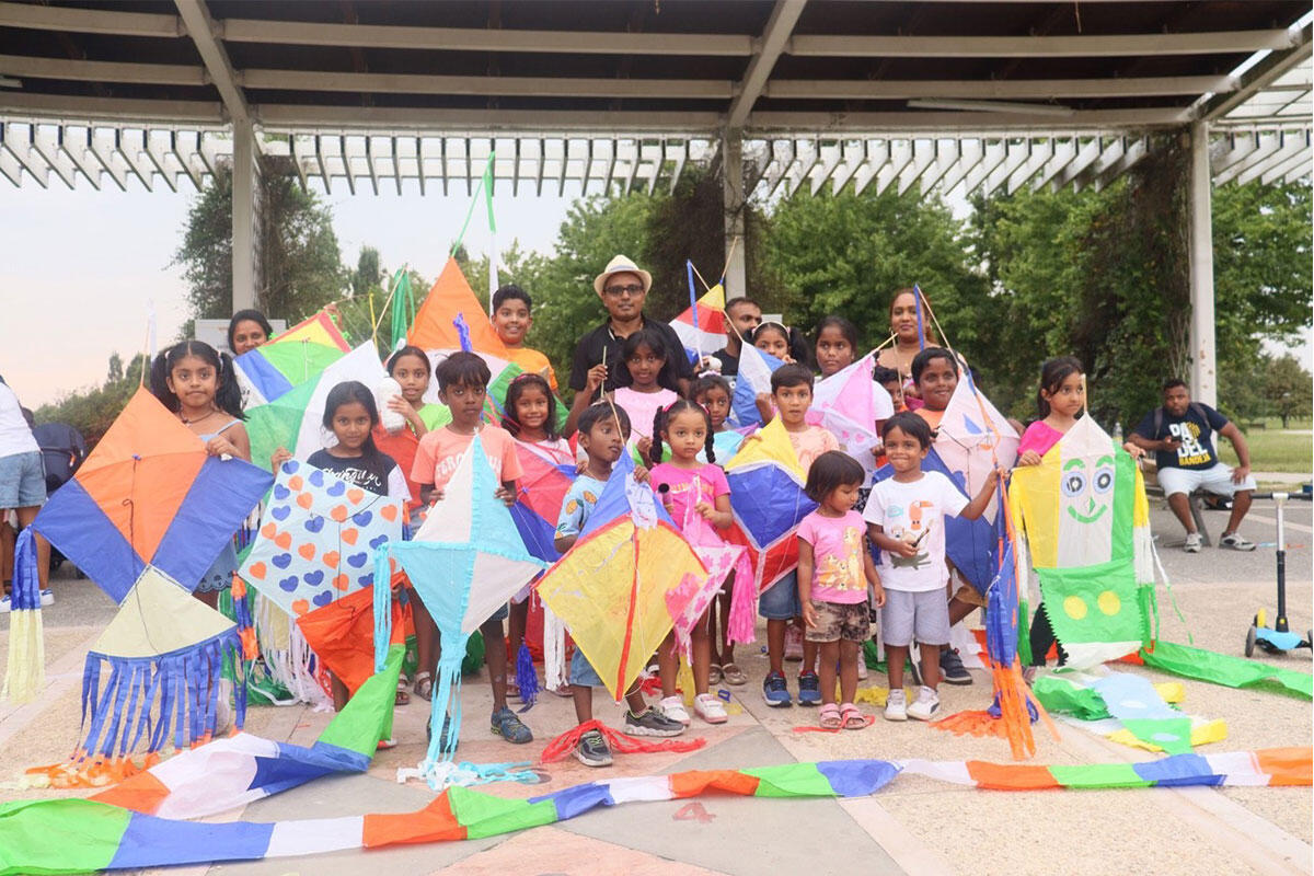 bambini-sri-lanka-giocano-aquiloni