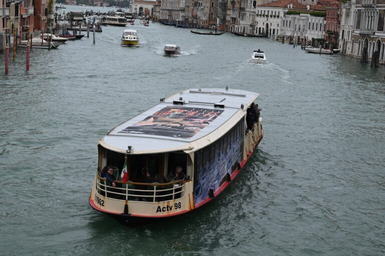 2023 - il vaporetto che rievoca l'alluvione del novembre 2019 -