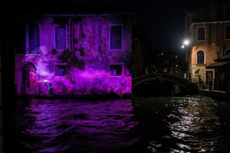 0a43d09a-5d19-4063-aca1-c63de99bfa70 2