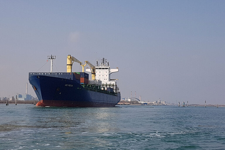 canale-dei-petroli-venezia