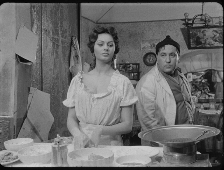 L'oro di Napoli - Fotogramma - Sophia Loren 2