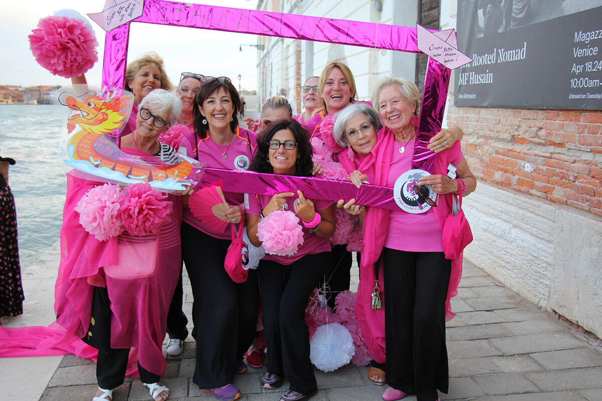 pink-lioness-foto-di-gruppo-squadra-dragon-boat