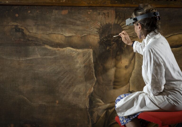 Restauratrice Lucia Tito CBC Crocifissione @Matteo De Fina