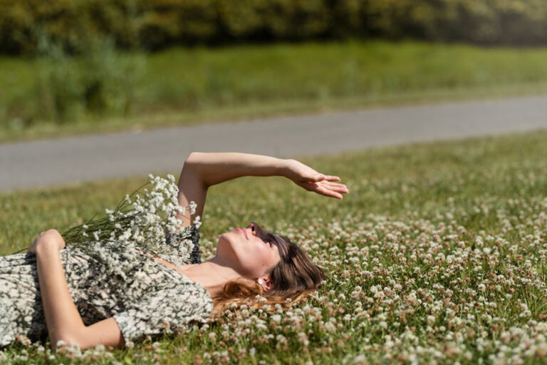 scassola-mal-di-primavera-donna-al-sole