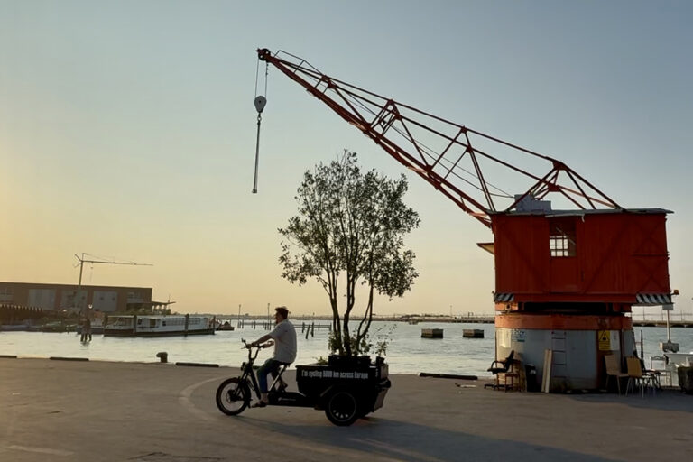 circle4change-imbarco-albero-e-bicicletta-al-tronchetto